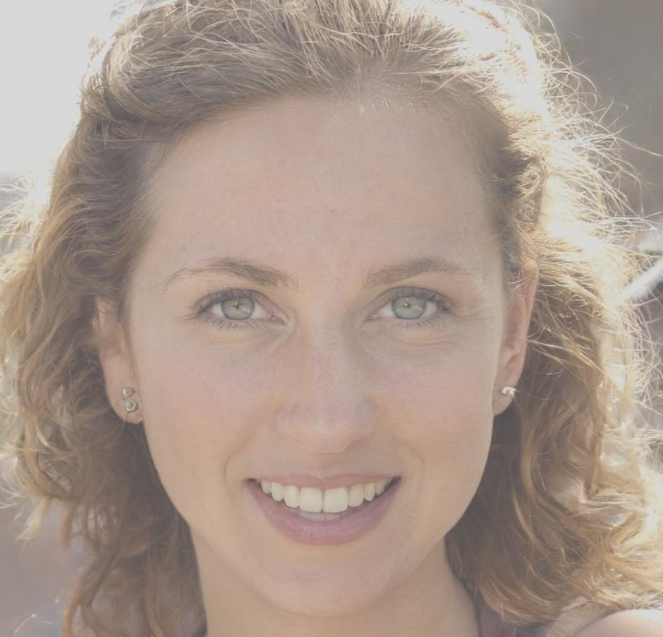 Portrait de Céline Desroches, directrice pédagogique chez virgoloara